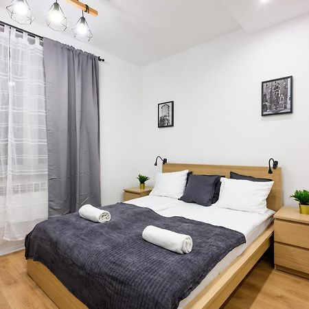 Cracow Rent Apartments - Spacious Apartments For 2-7 People In Quiet Area - Kolberga Street Nr 3 - 10 Min To Main Square By Foot 크라쿠프 외부 사진