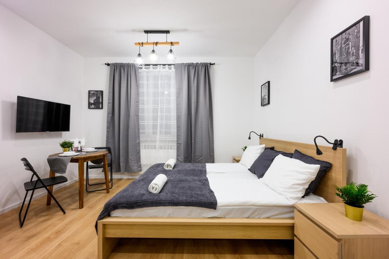 Cracow Rent Apartments - Spacious Apartments For 2-7 People In Quiet Area - Kolberga Street Nr 3 - 10 Min To Main Square By Foot 크라쿠프 외부 사진