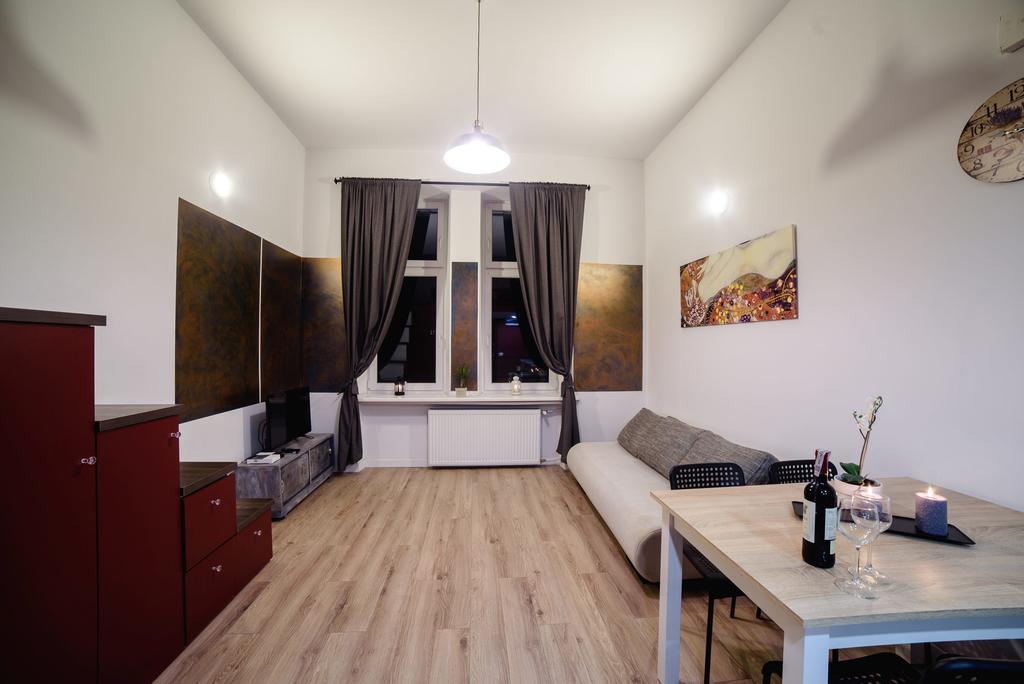 Cracow Rent Apartments - Spacious Apartments For 2-7 People In Quiet Area - Kolberga Street Nr 3 - 10 Min To Main Square By Foot 크라쿠프 외부 사진