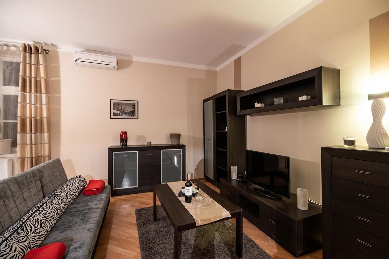 Cracow Rent Apartments - Spacious Apartments For 2-7 People In Quiet Area - Kolberga Street Nr 3 - 10 Min To Main Square By Foot 크라쿠프 외부 사진