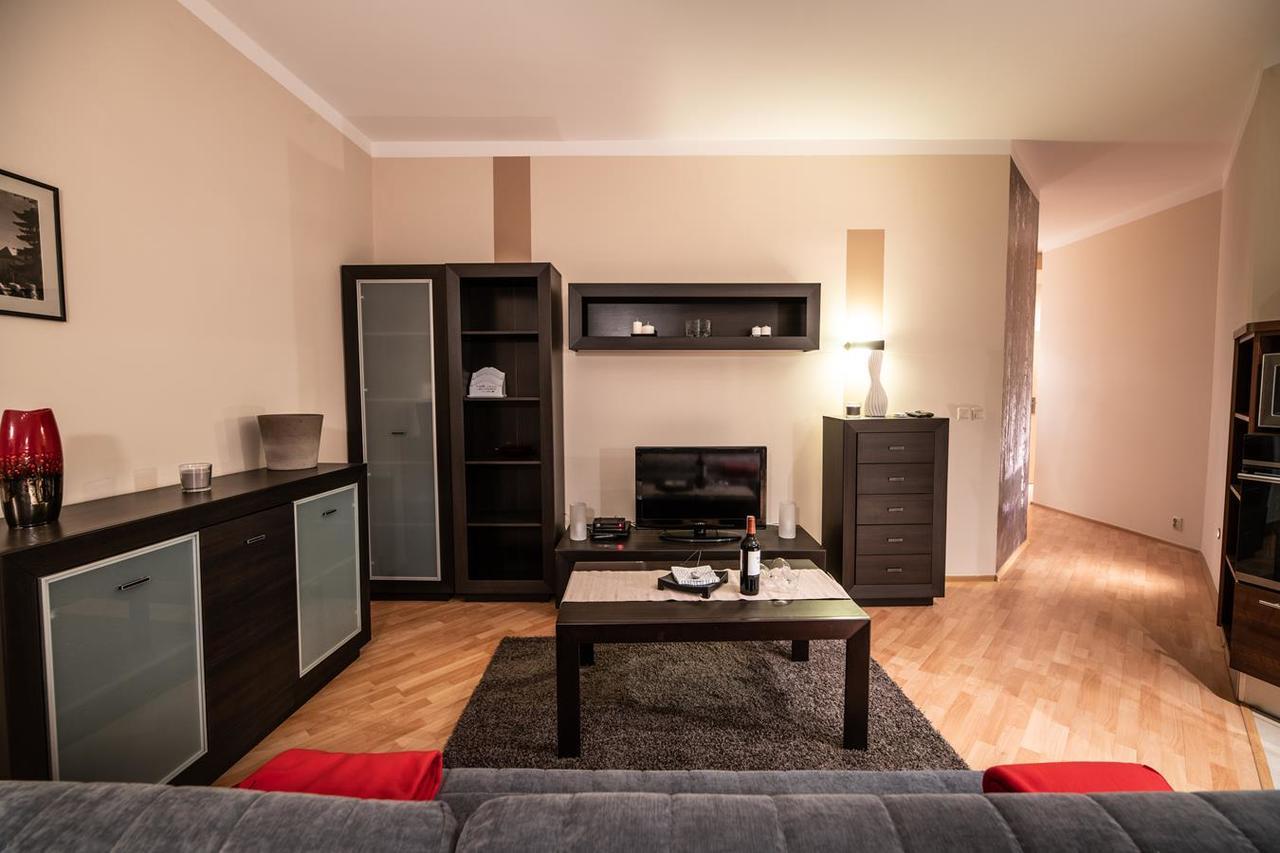 Cracow Rent Apartments - Spacious Apartments For 2-7 People In Quiet Area - Kolberga Street Nr 3 - 10 Min To Main Square By Foot 크라쿠프 외부 사진