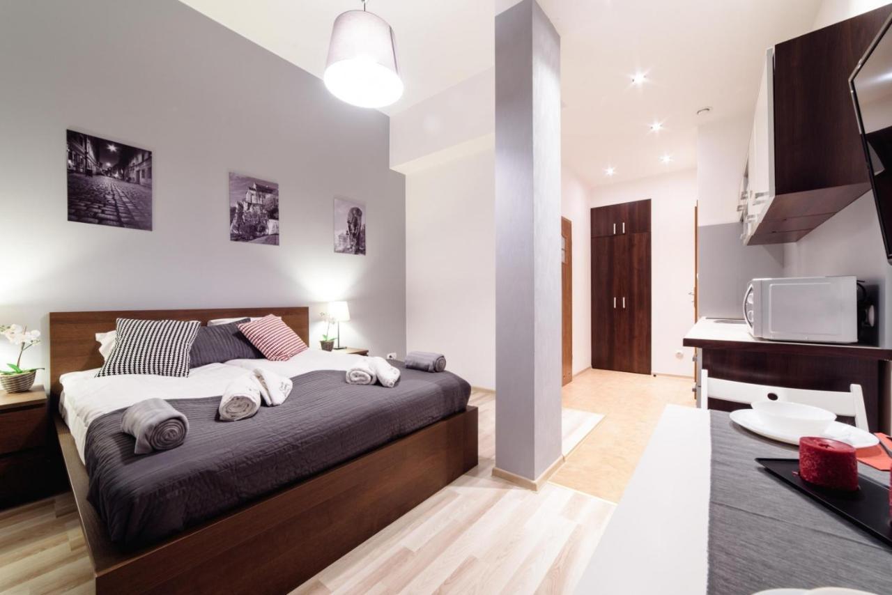 Cracow Rent Apartments - Spacious Apartments For 2-7 People In Quiet Area - Kolberga Street Nr 3 - 10 Min To Main Square By Foot 크라쿠프 외부 사진