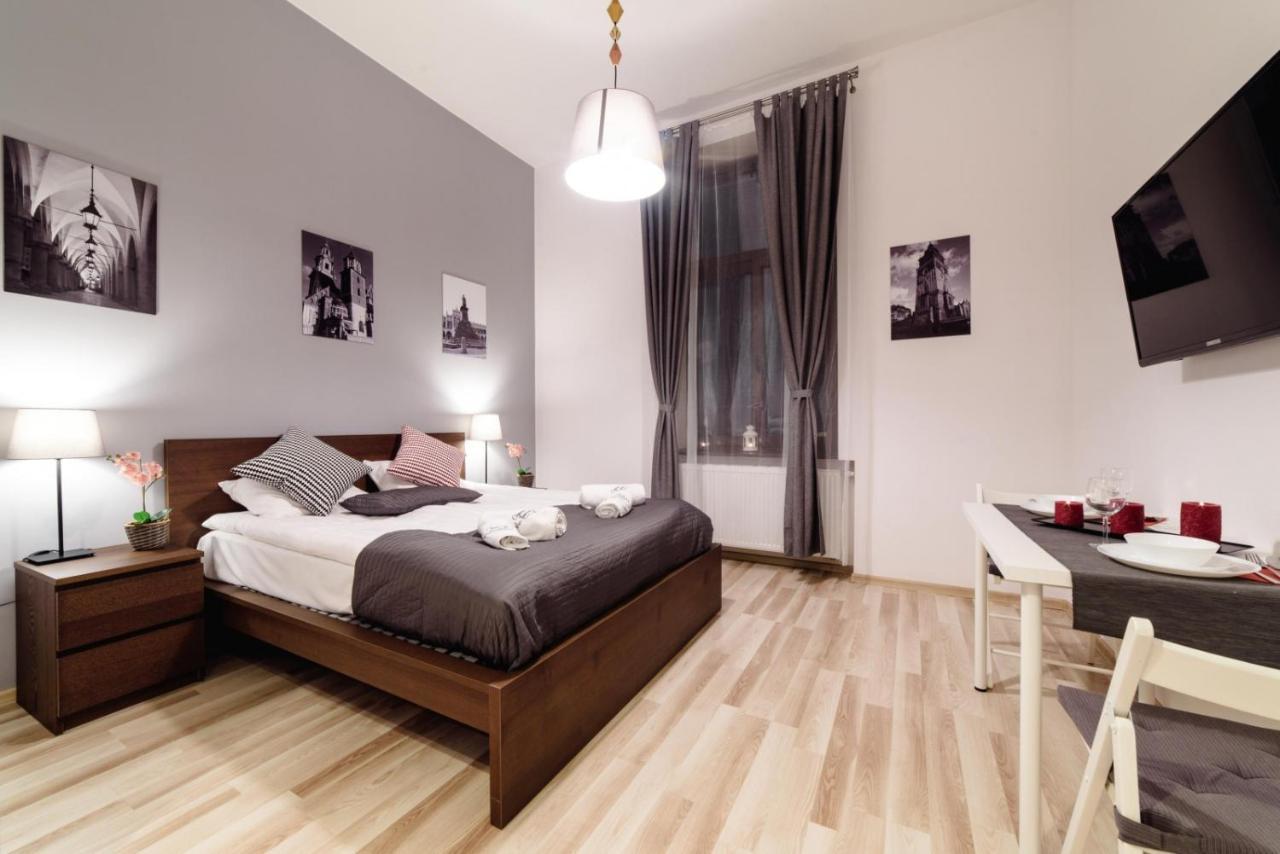 Cracow Rent Apartments - Spacious Apartments For 2-7 People In Quiet Area - Kolberga Street Nr 3 - 10 Min To Main Square By Foot 크라쿠프 외부 사진